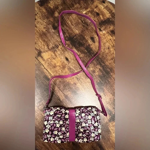 RETIRED: Vera Bradley | Ladies Concert Crossbody Plum Petals Frill handbag. - Picture 4 of 16